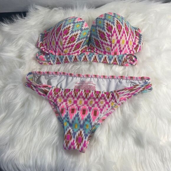 Victoria's Secret The Strappy Cheeky Chevron Print Bikini Sz 32D/XS - Picture 1 of 11